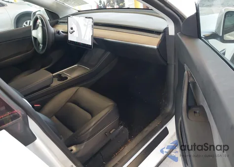 2021 Tesla Model Y Long Range Dual Motor All-Wheel Drive z USA, uszkodzony, nr VIN 5YJYGDEE0MF261369